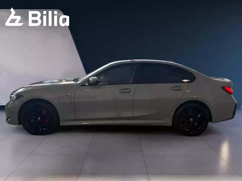BMW 330 330e xDrive M-sport - Photo 1