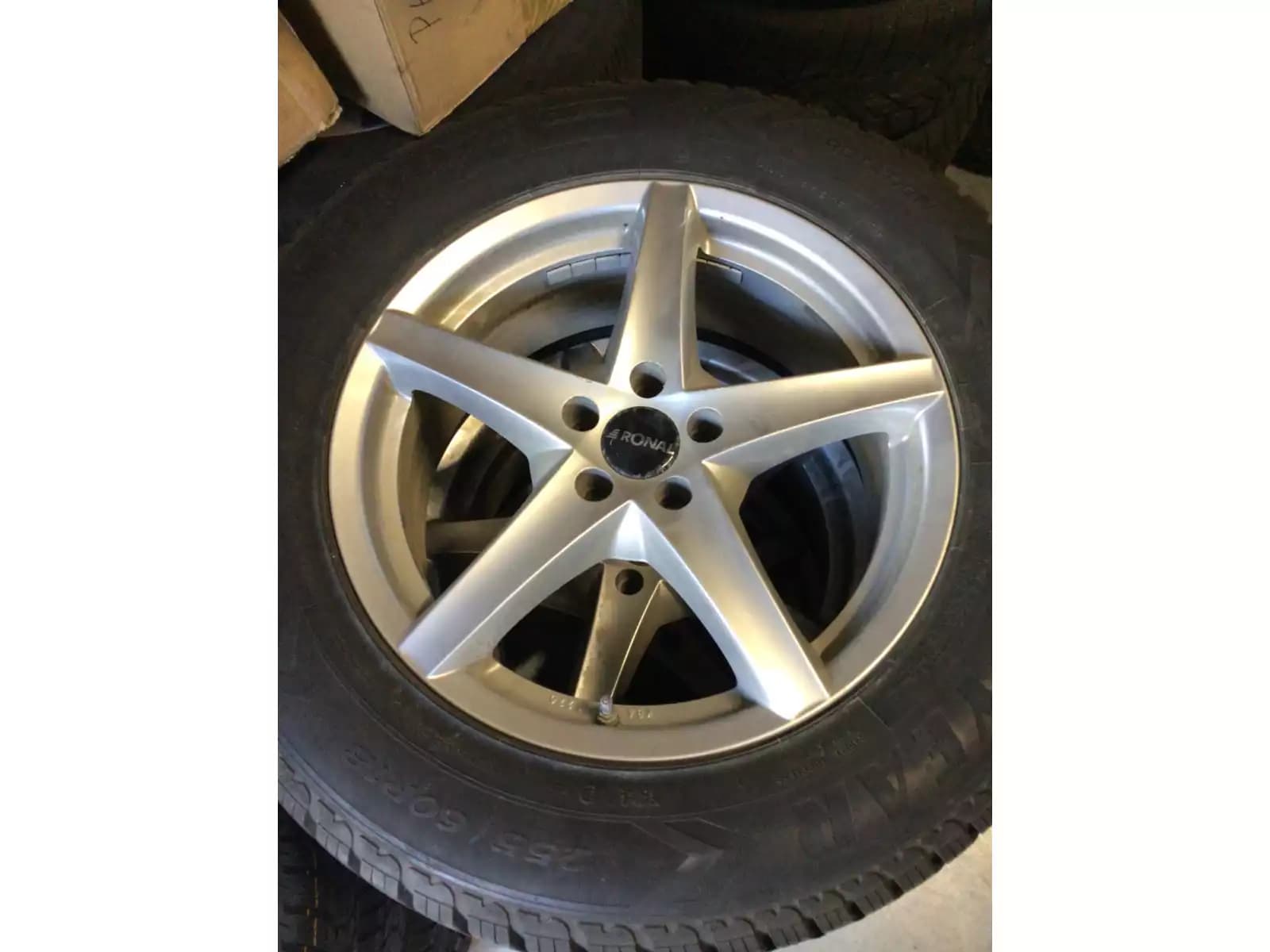 Jantes alu + Pneus hiver 18 255/60 R18 112H - Photo 1