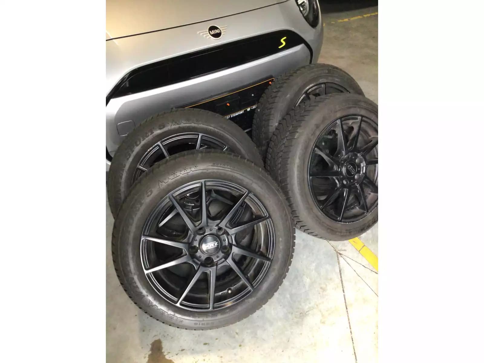 Jantes alu + Pneus hiver 15 195/60 R15 88T - Photo 1