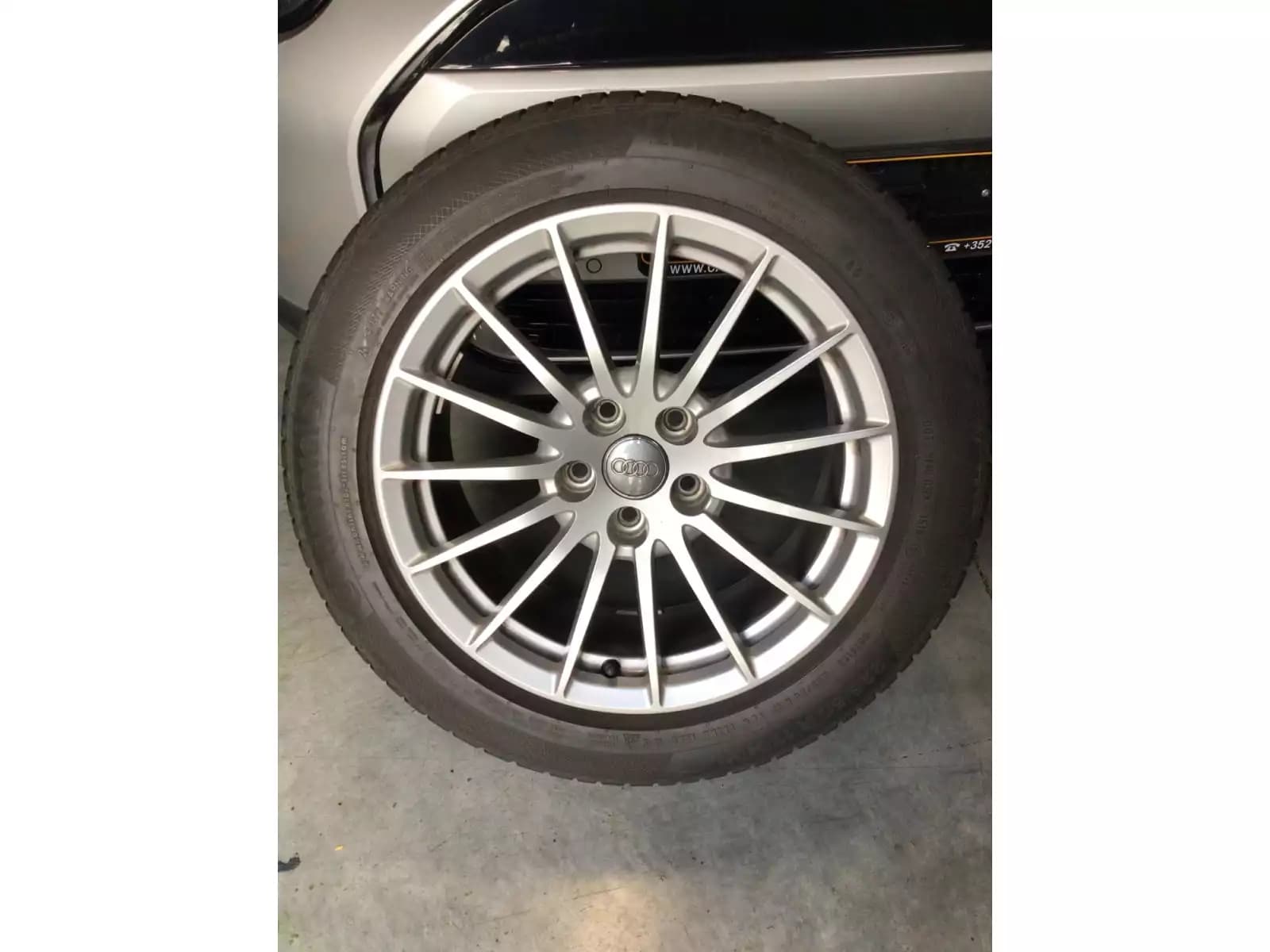 Jantes alu + Pneus hiver 17 225/50 R17 98H - Photo 1