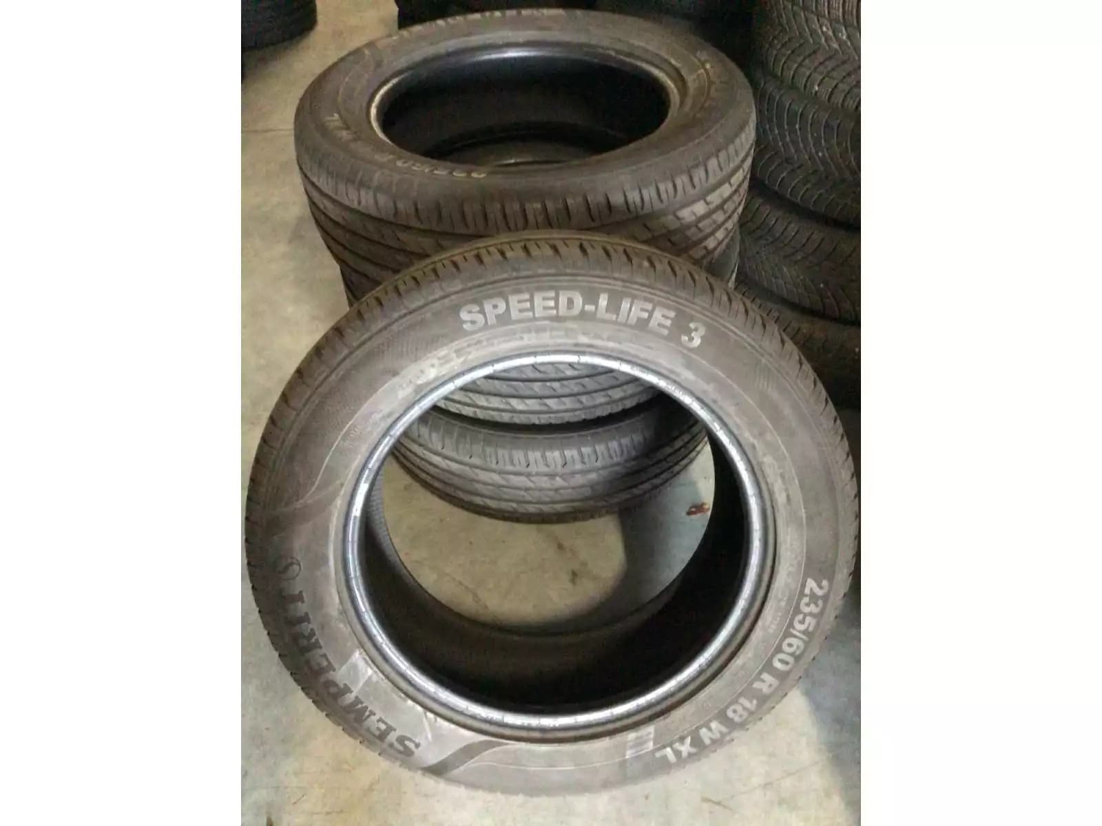 Pneus été 18 235/60 R18 107W - Photo 1