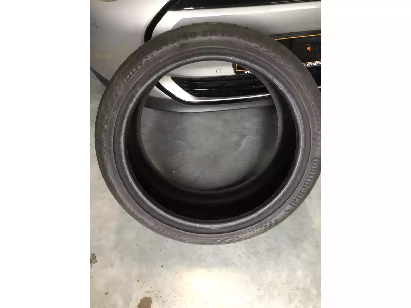 Pneus été 19 245/40 R19 98Y - Photo 1
