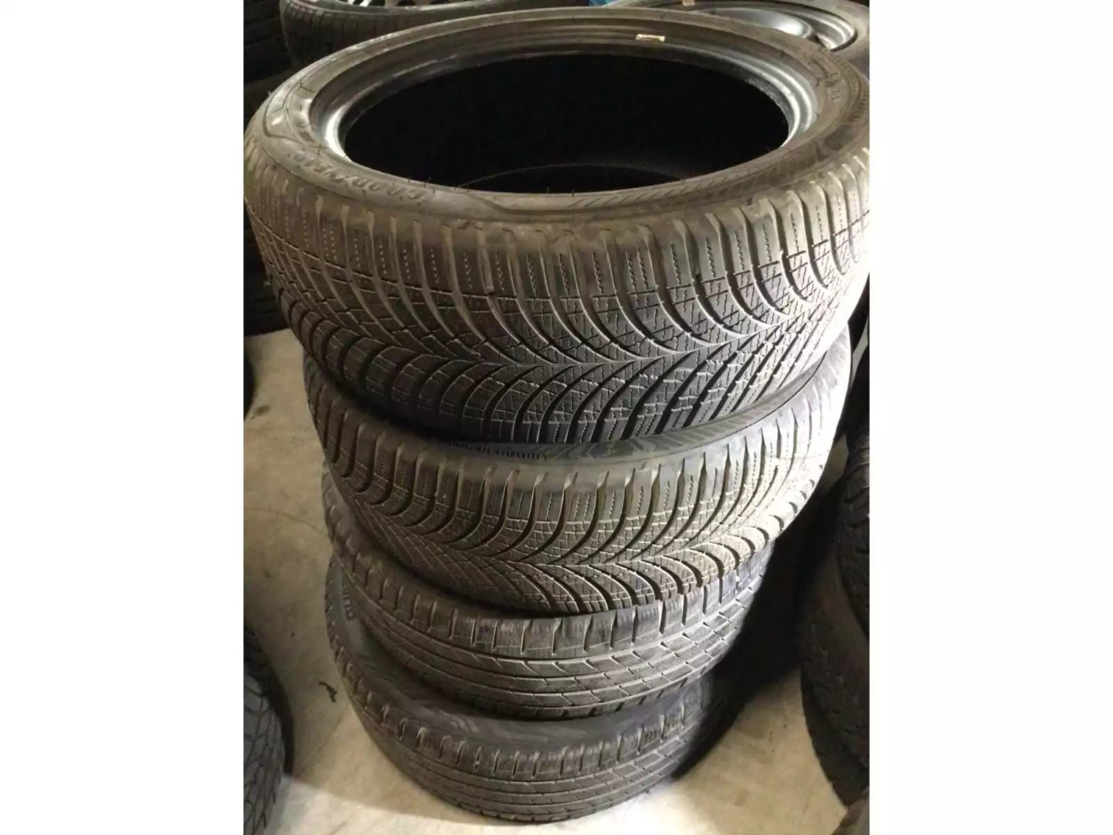 Pneus toutes saisons 18 215/50 R18 92W - Photo 1
