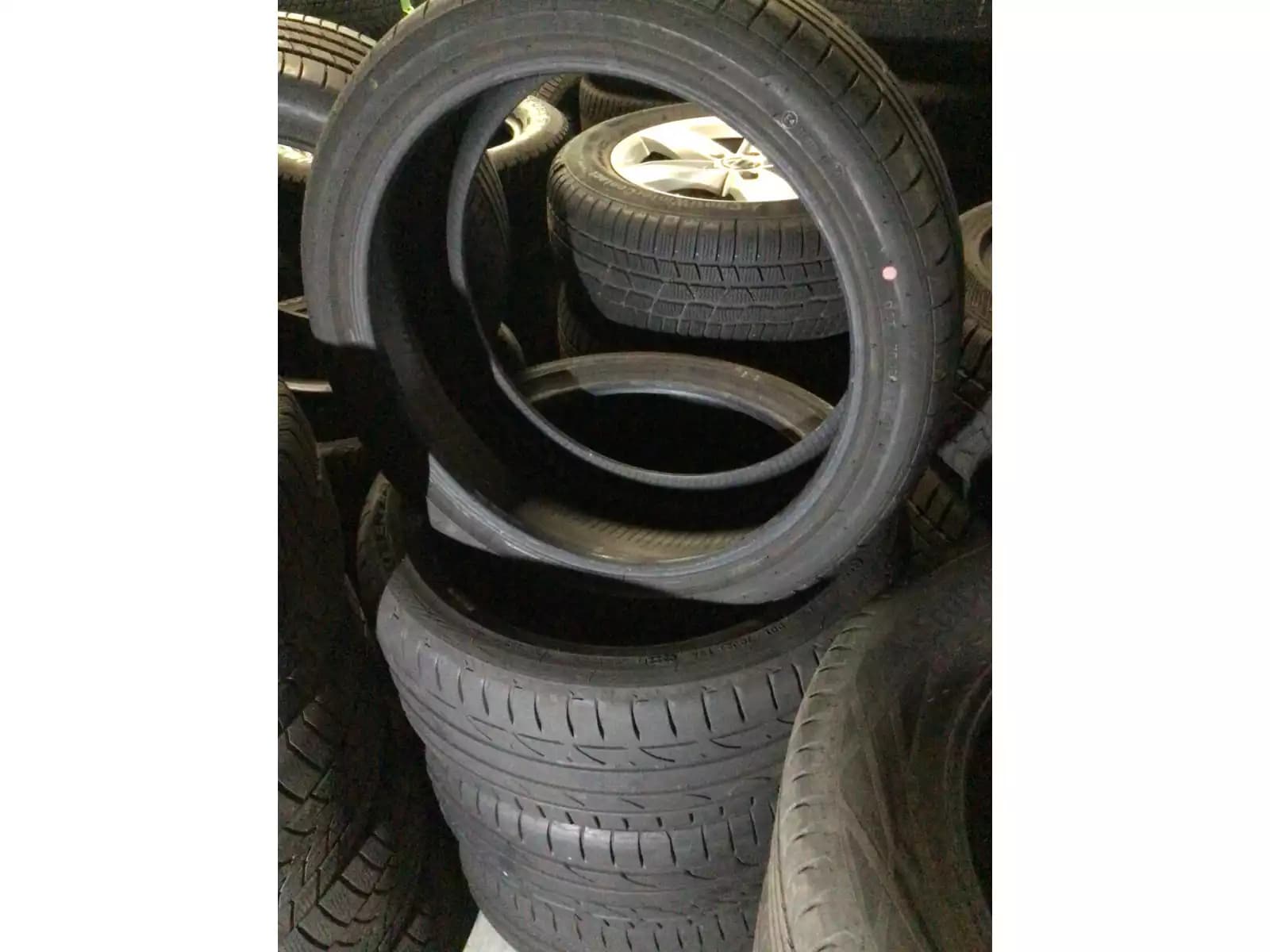 Pneus été 19 225/40 R19 93W - Photo 1
