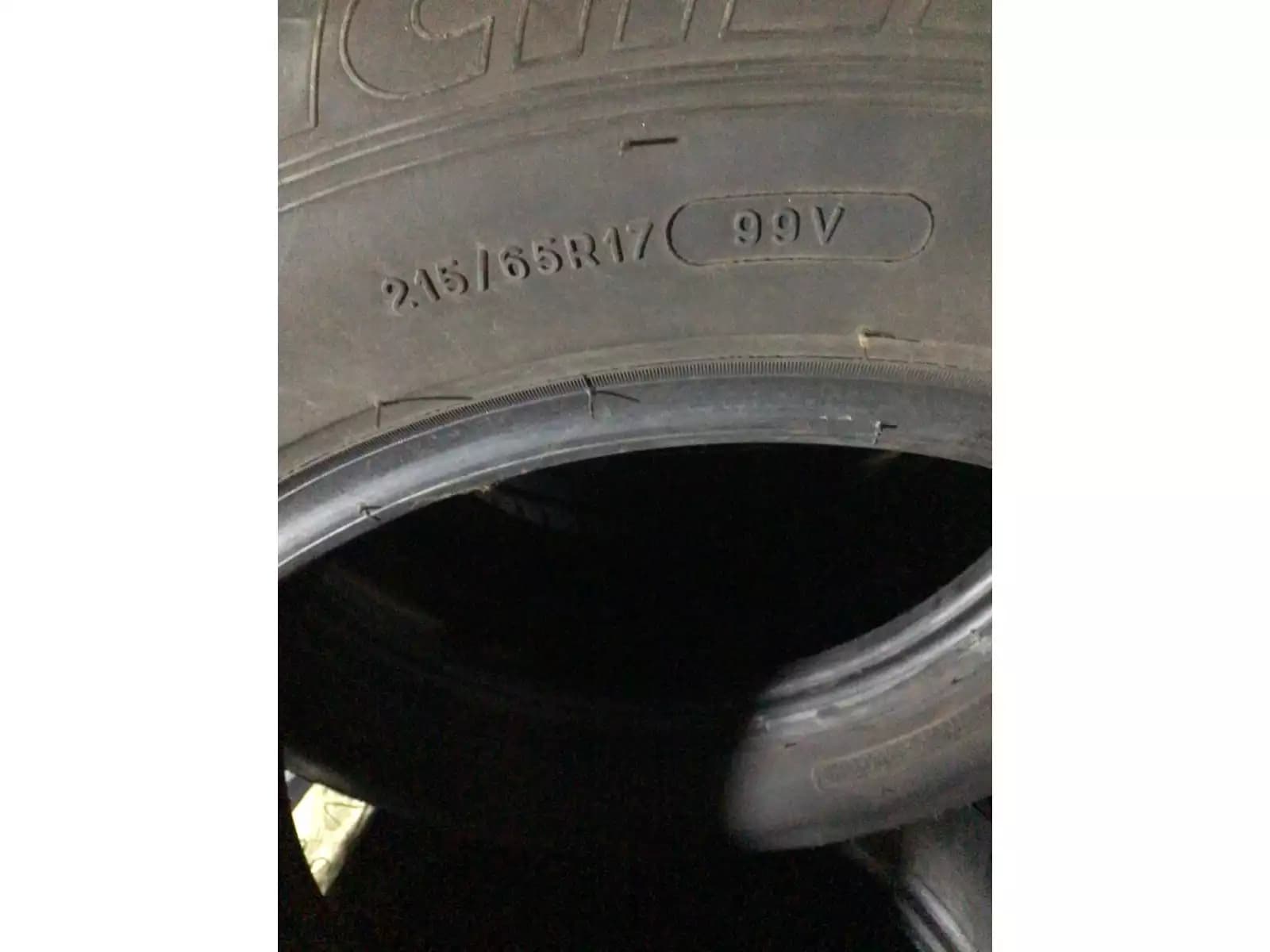 Pneus été 17 215/65 R17 99V - Photo 1