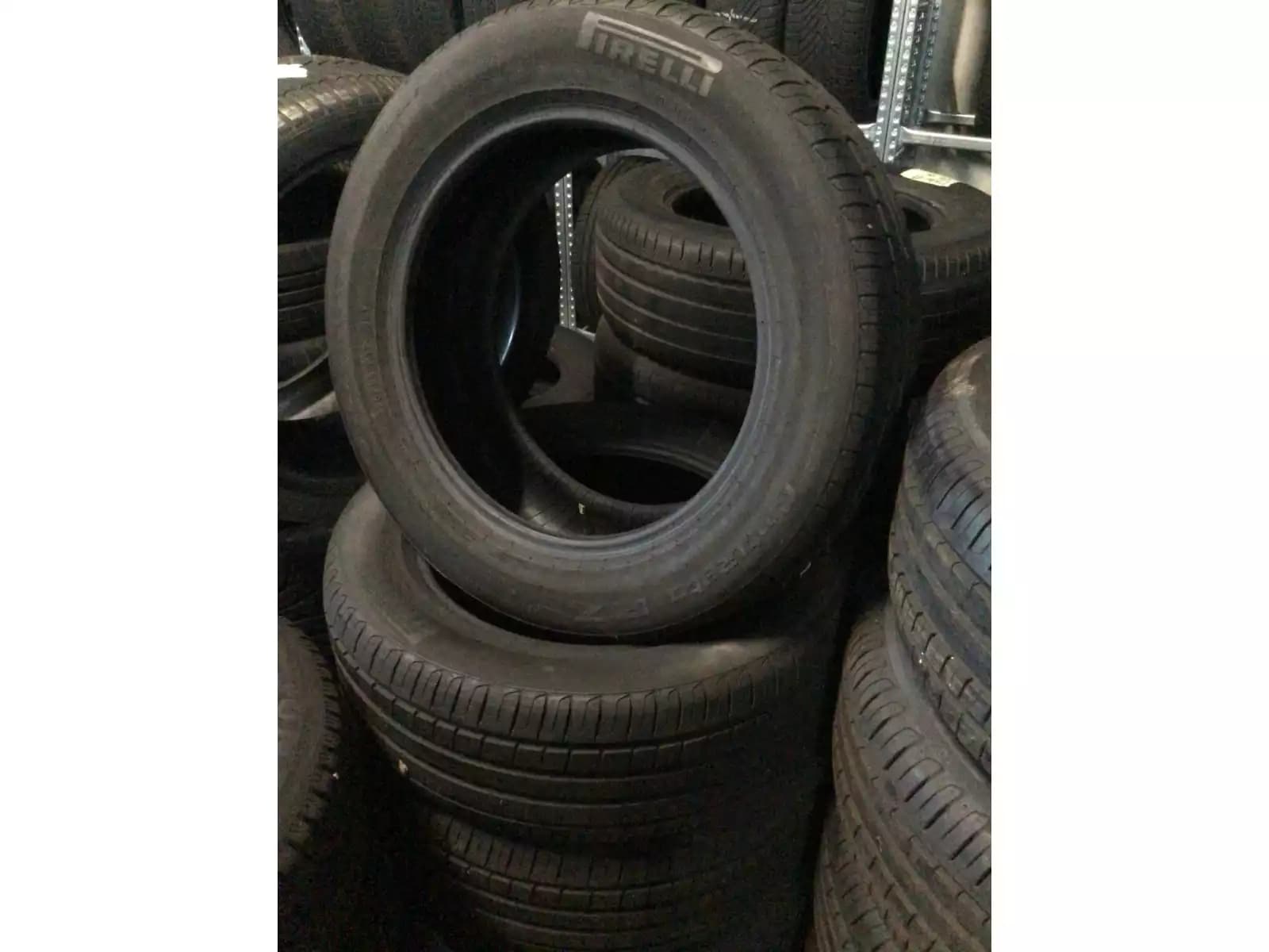 Pneus été 17 235/55 R17 99Y - Photo 1