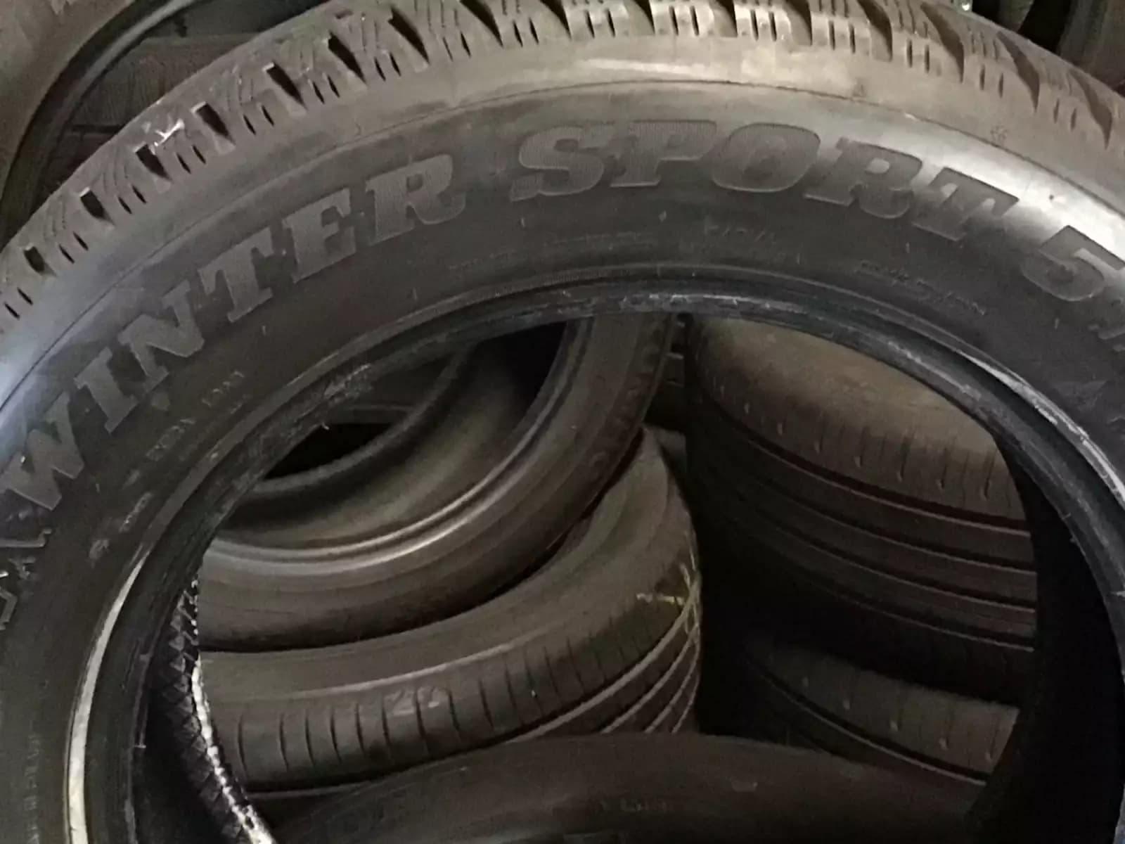 Pneus hiver 16 215/65 R16 99H - Photo 1