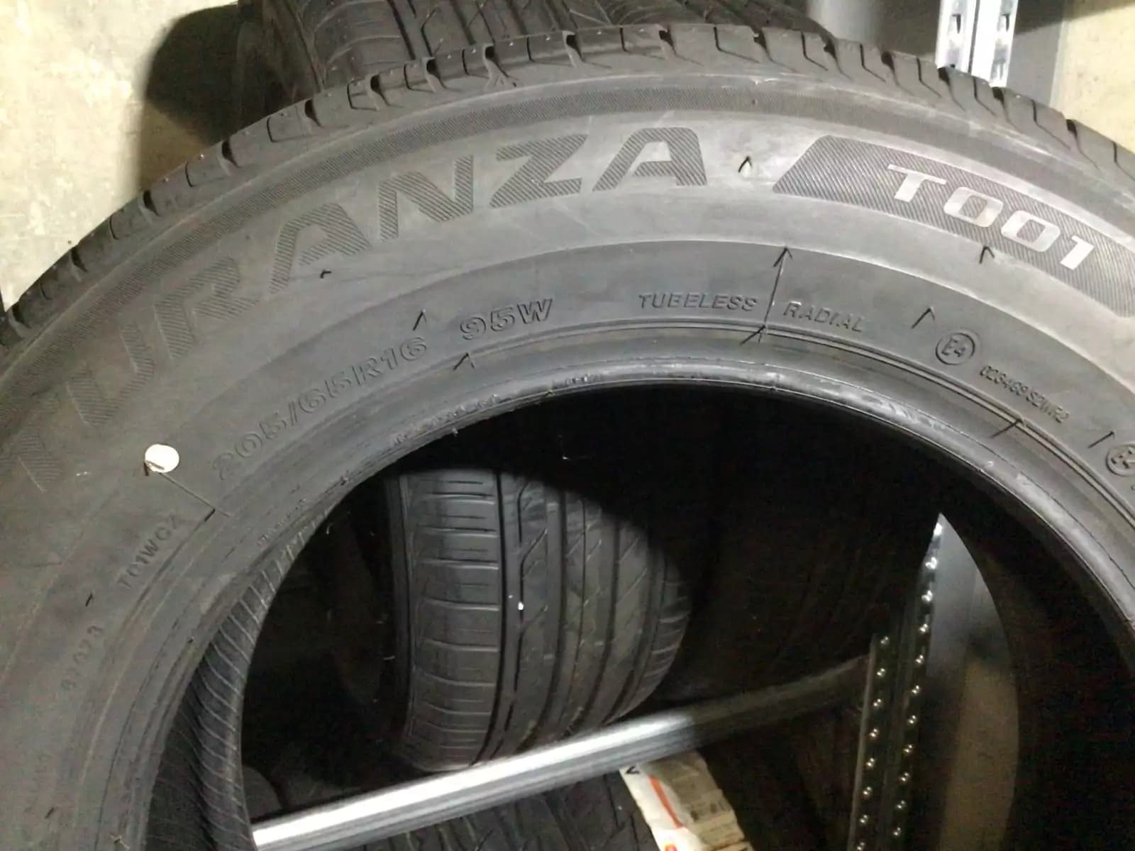 Pneus été 16 205/65 R16 95W - Photo 1