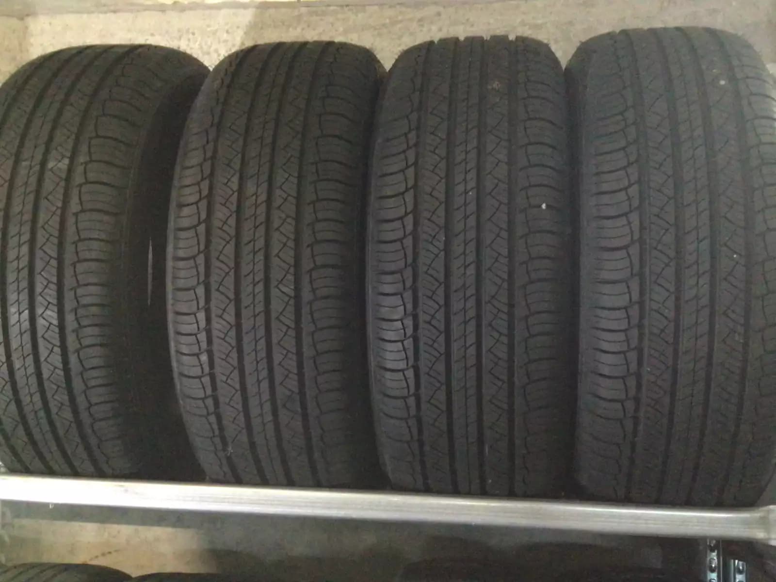 Pneus été 18 235/60 R18 103V - Photo 1