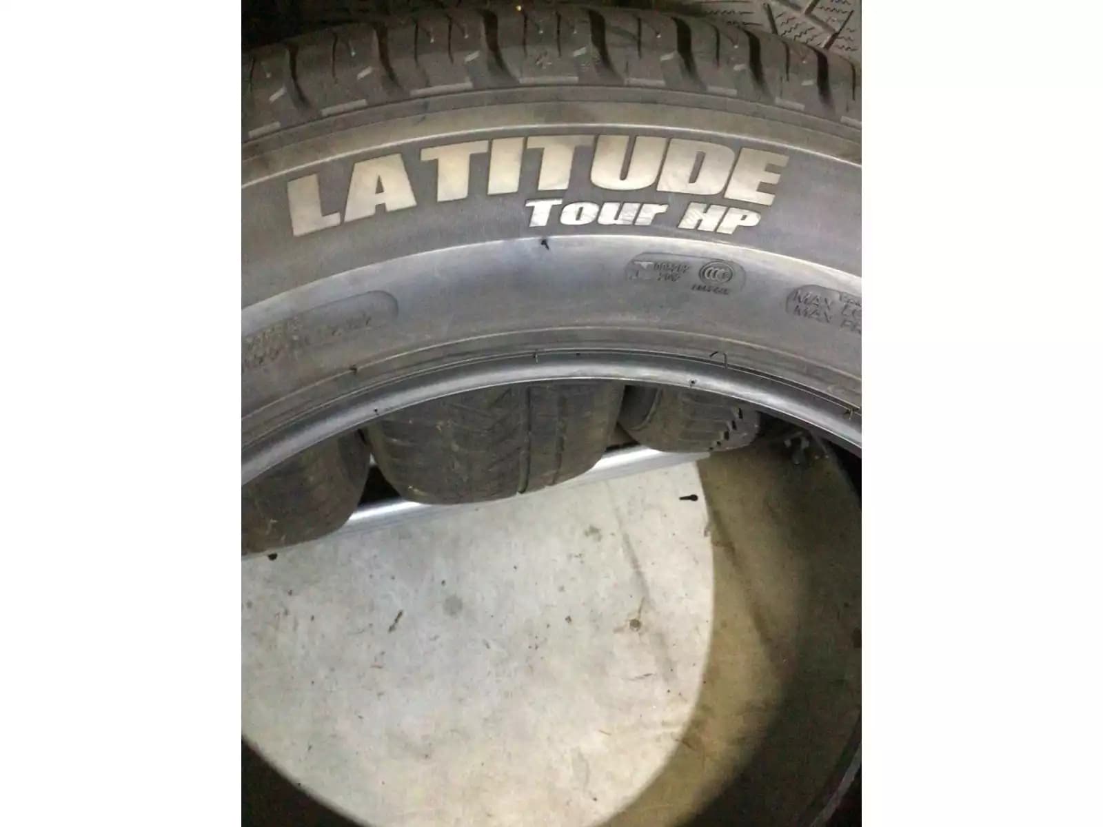 Pneus été 18 235/60 R18 103V - Photo 1