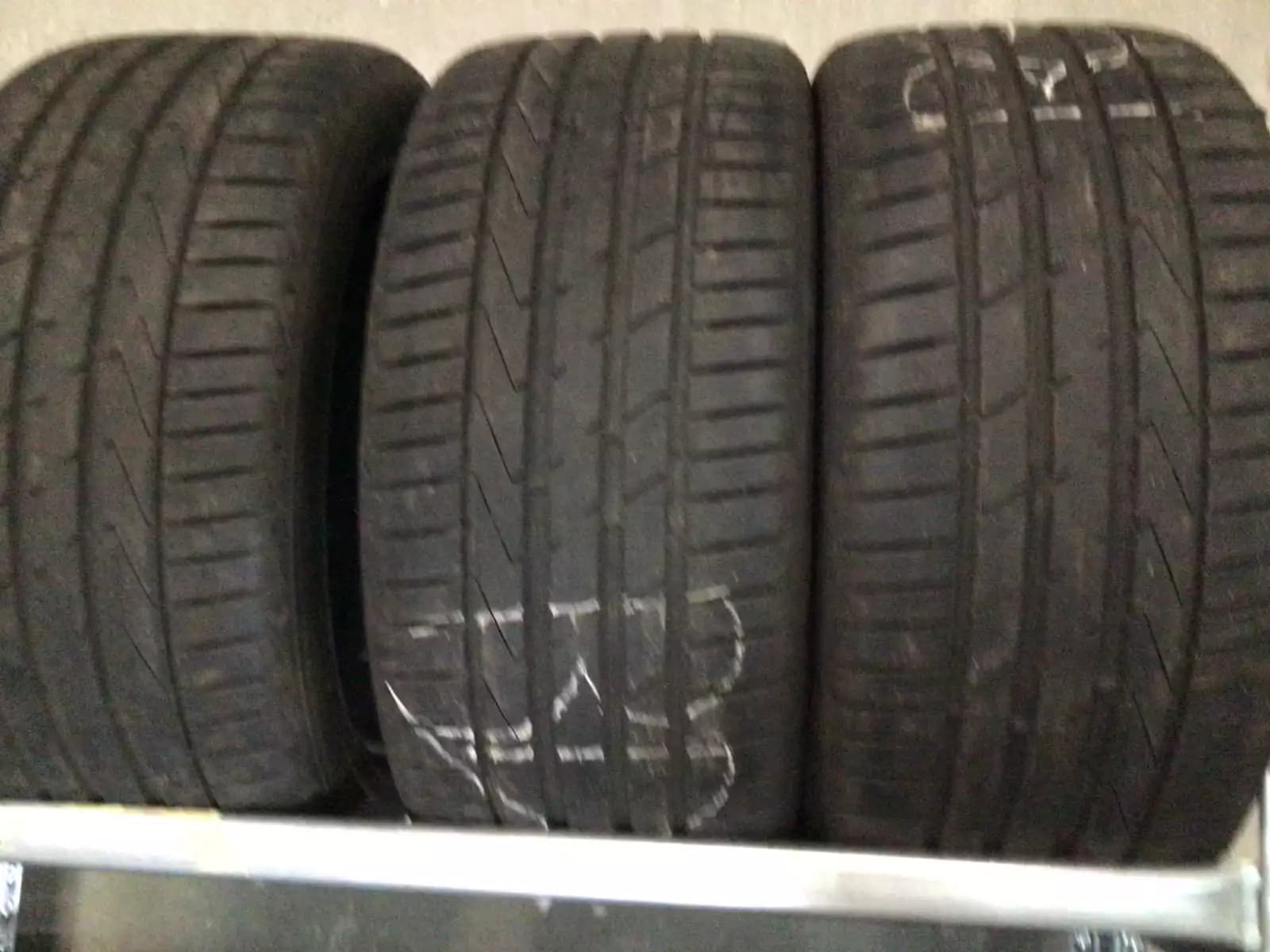Pneus été 18 245/40 R18 93Y - Photo 1