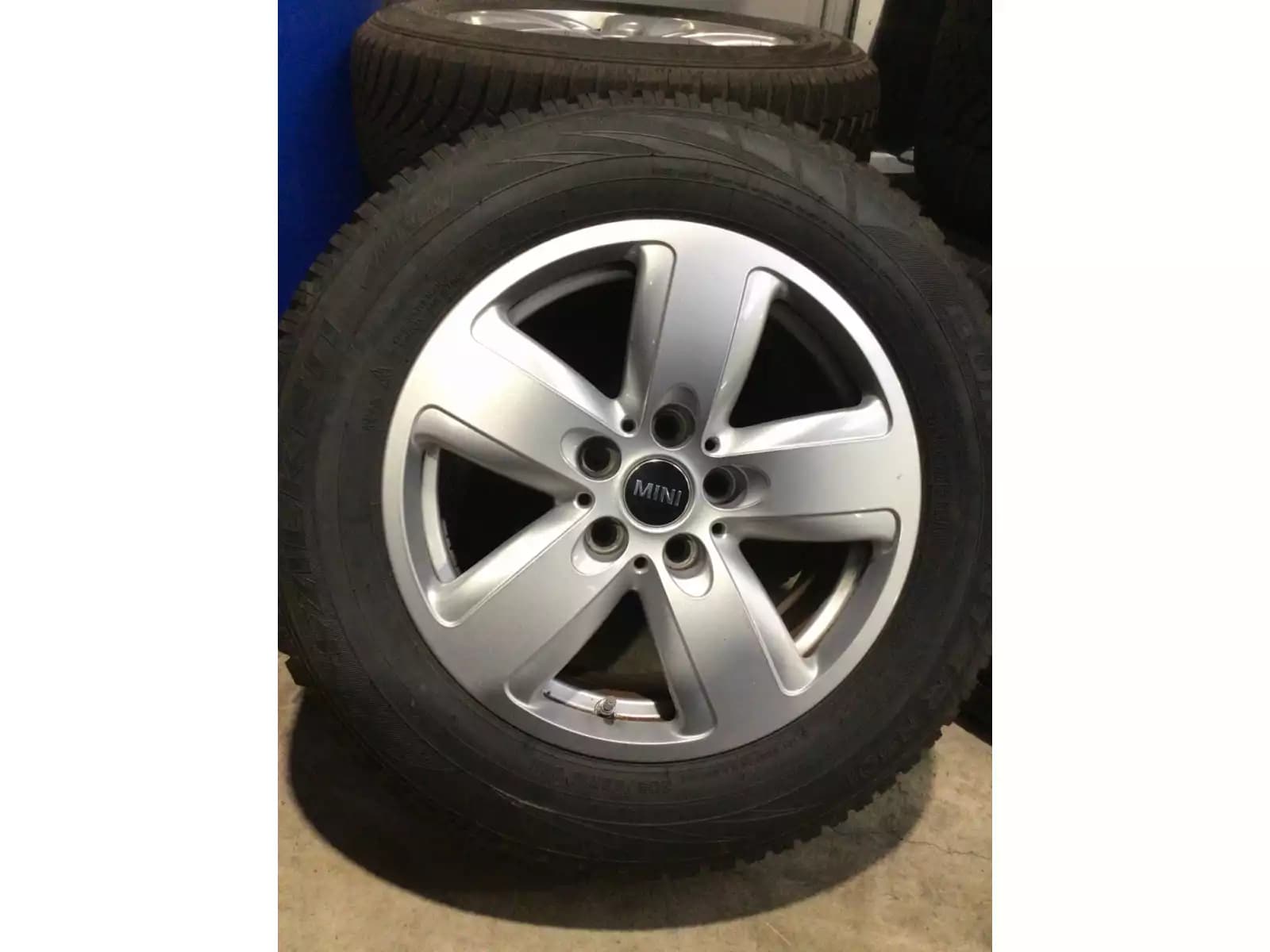 Jantes alu + Pneus hiver 16 205/65 R16 95H - Photo 1