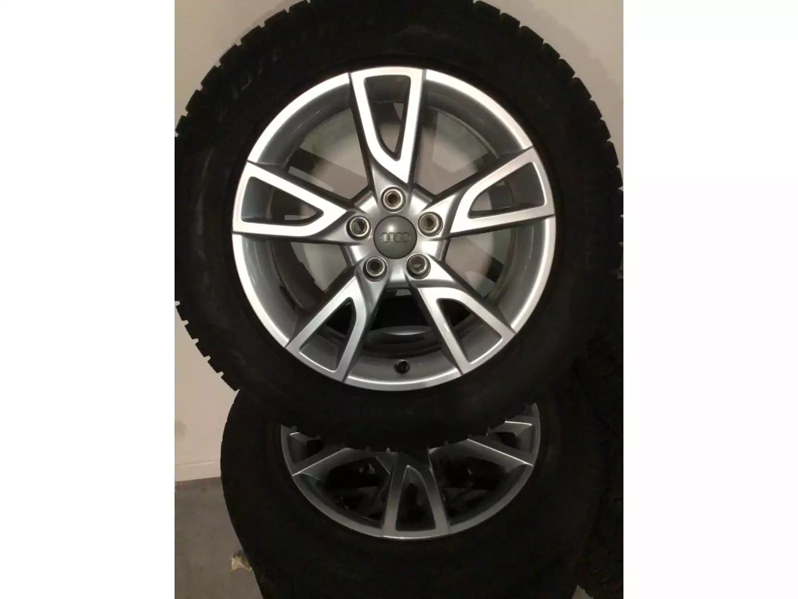 Jantes alu + Pneus hiver 17 215/60 R17 96H - Photo 1