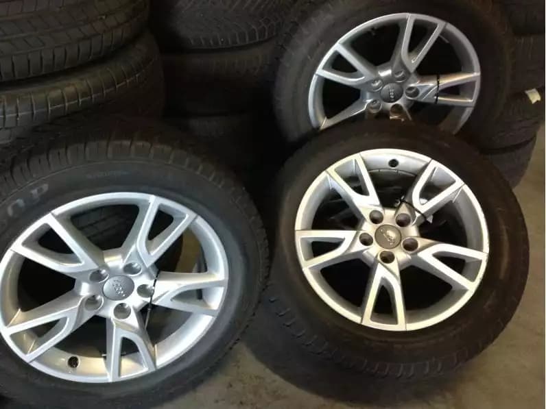 Jantes alu + Pneus hiver 17 215/60 R17 96H - Photo 1