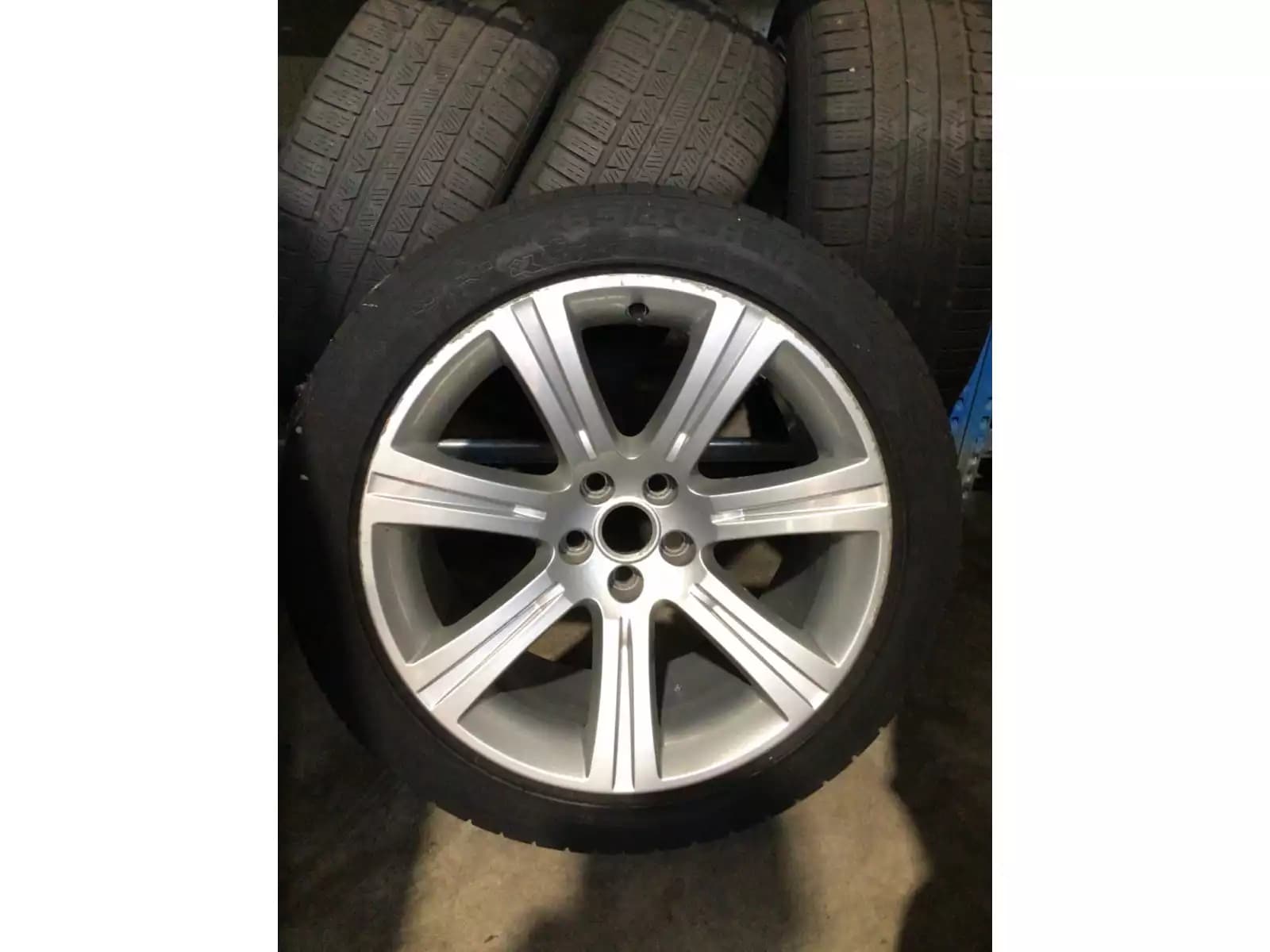 Jantes alu + Pneus hiver 18 265/40 R18 101V - Photo 1