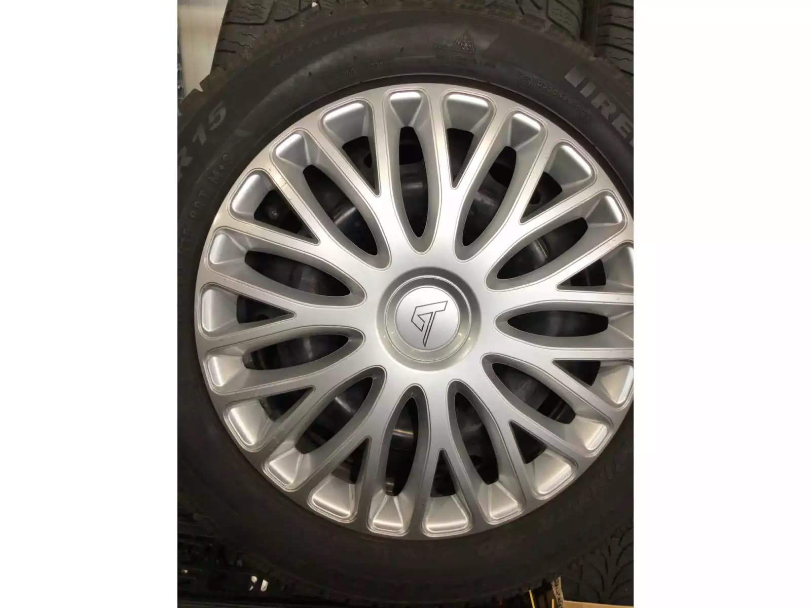 Jantes acier + Pneus hiver 15 185/60 R15 88T - Photo 1
