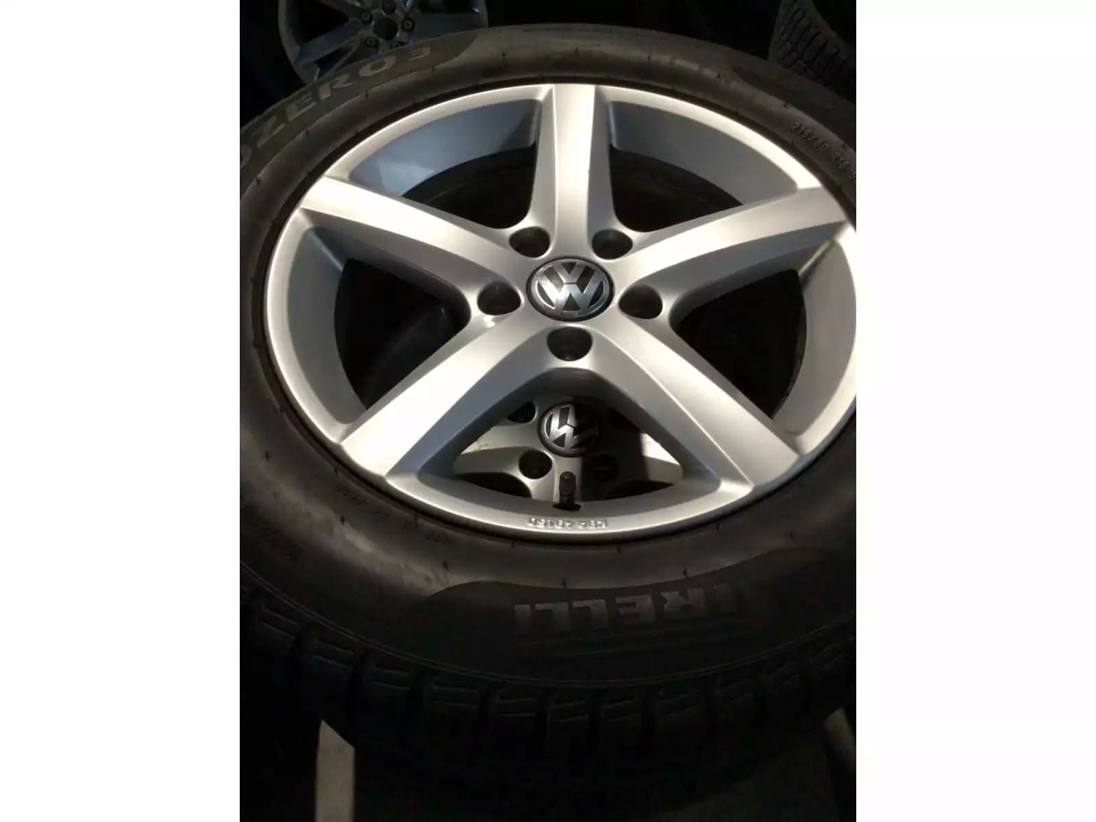Jantes alu + Pneus hiver 16 215/60 R16 99H - Photo 1