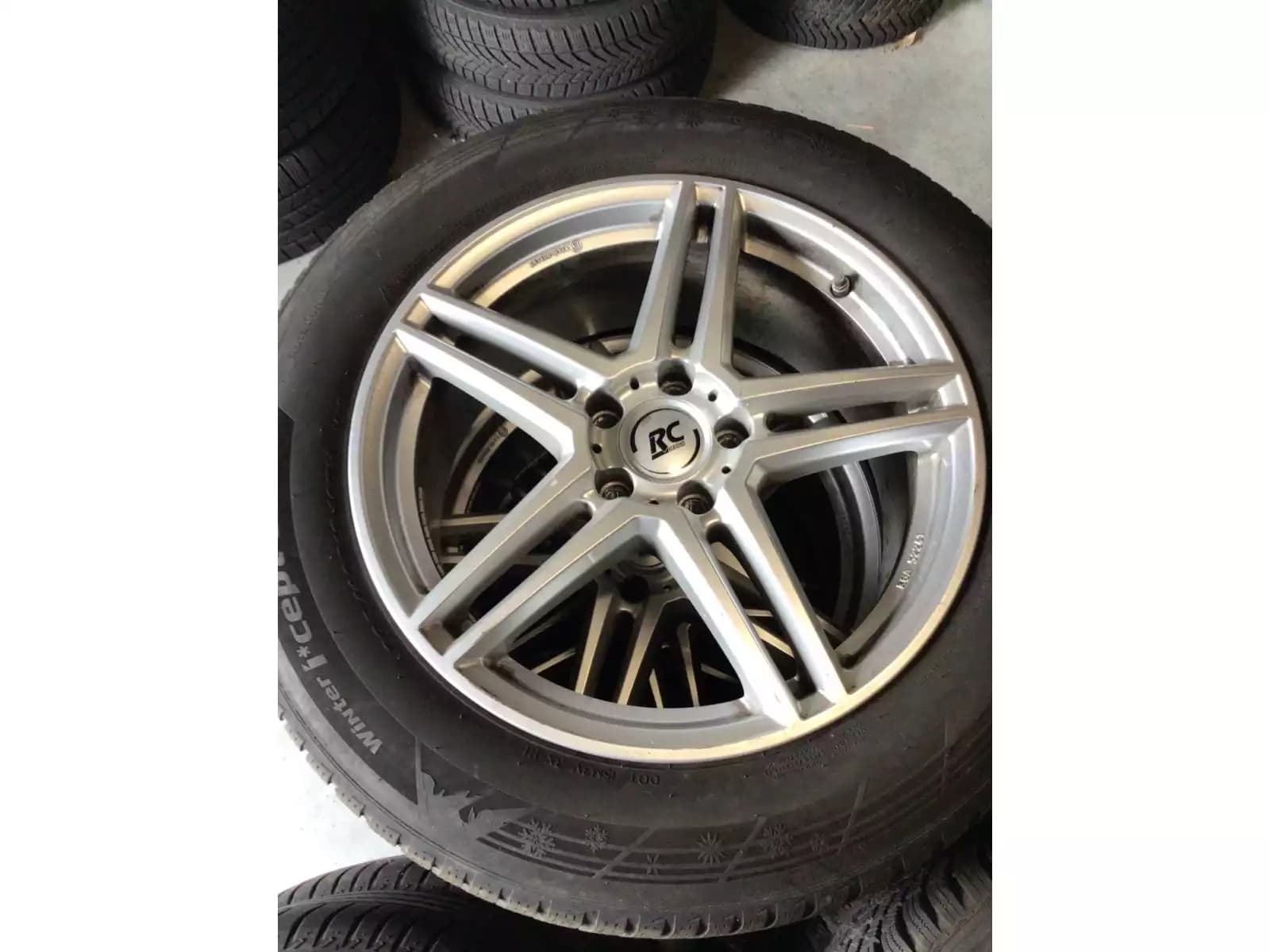 Jantes alu + Pneus hiver 18 235/60 R18 107H - Photo 1