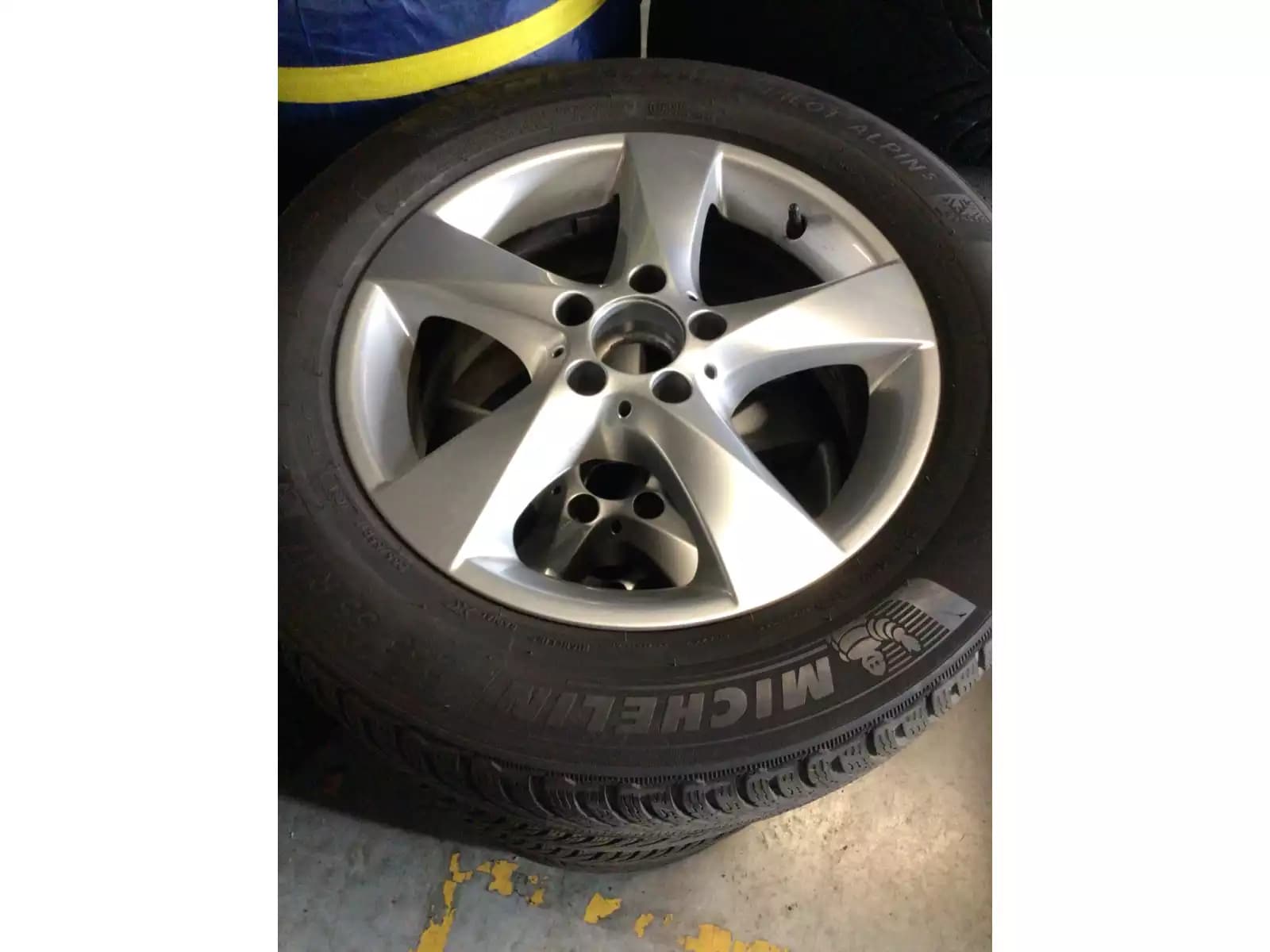 Jantes alu + Pneus hiver 17 235/55 R17 103V - Photo 1