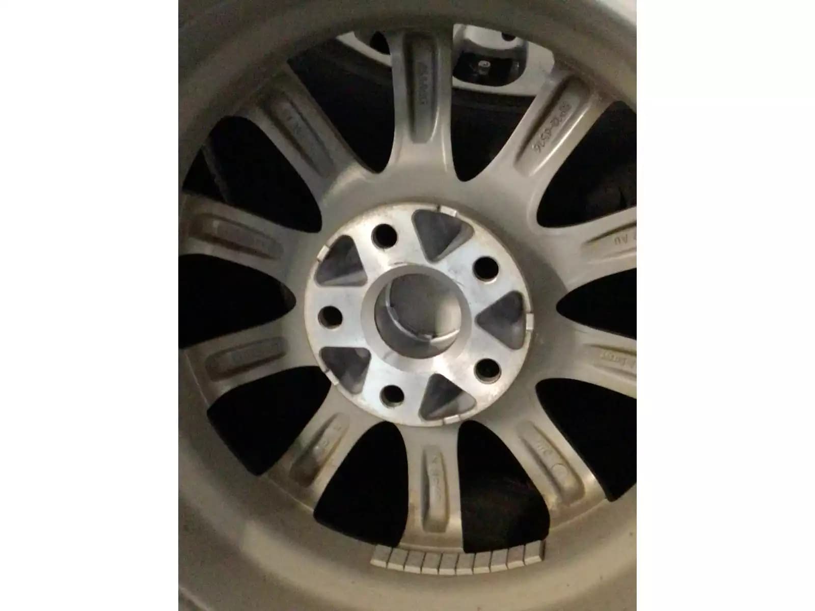 Jantes alu + Pneus hiver 16 215/65 R16 98H - Photo 1