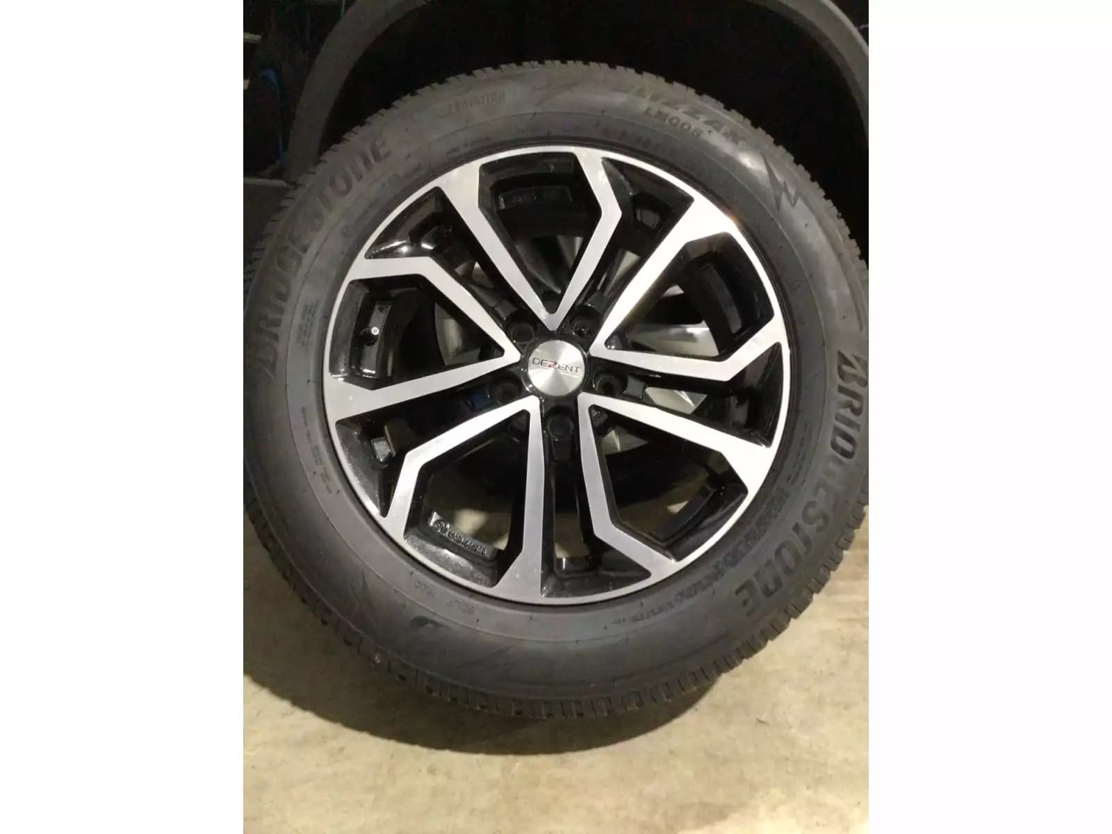 Jantes alu + Pneus hiver 17 215/65 R17 103H - Photo 1