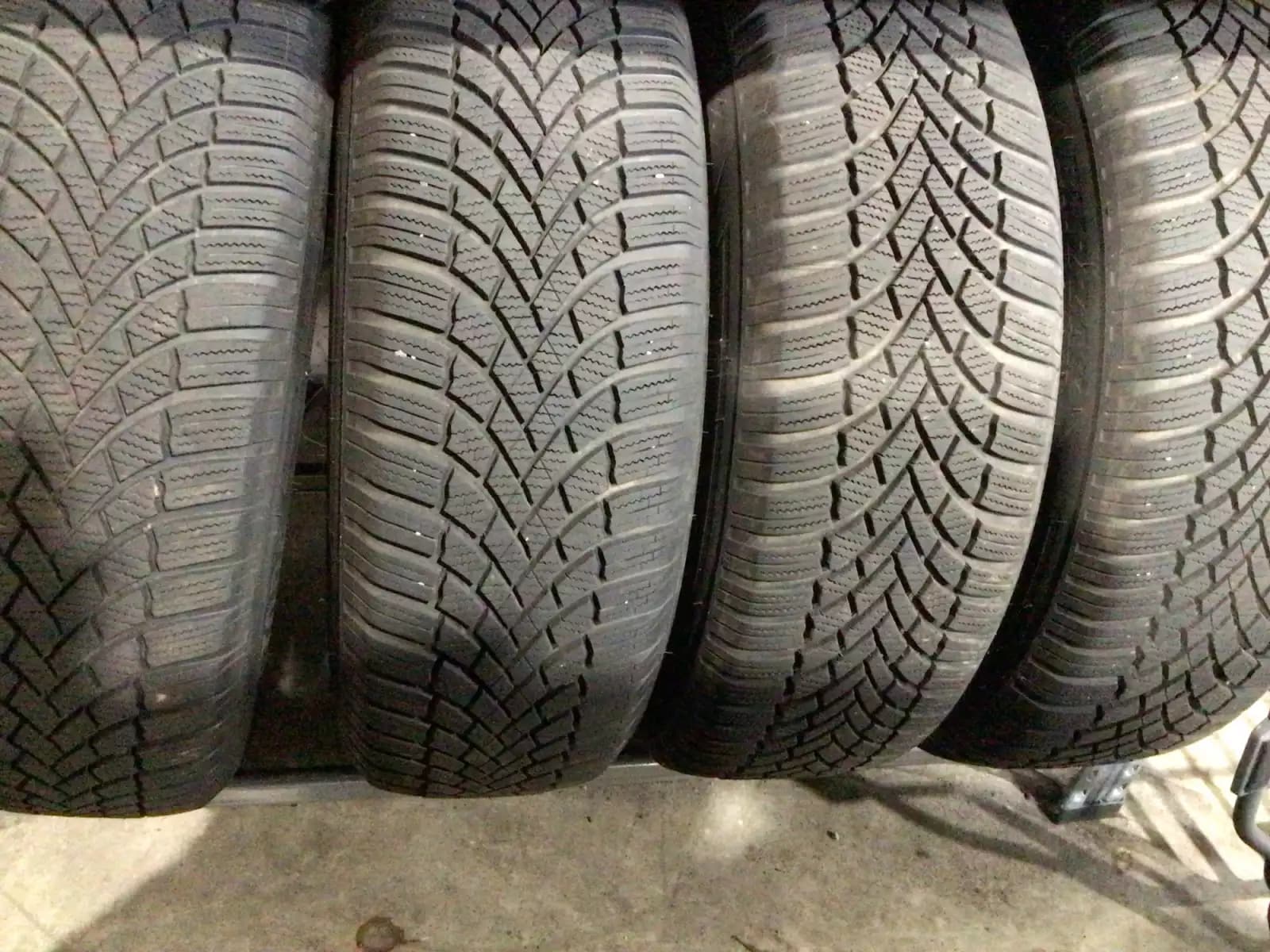 Jantes alu + Pneus hiver 17 215/65 R17 103H - Photo 1