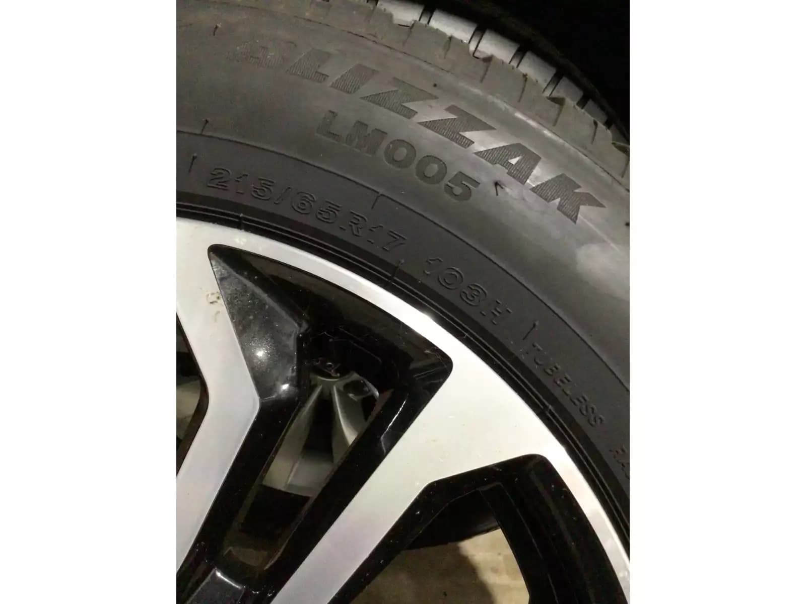 Jantes alu + Pneus hiver 17 215/65 R17 103H - Photo 1