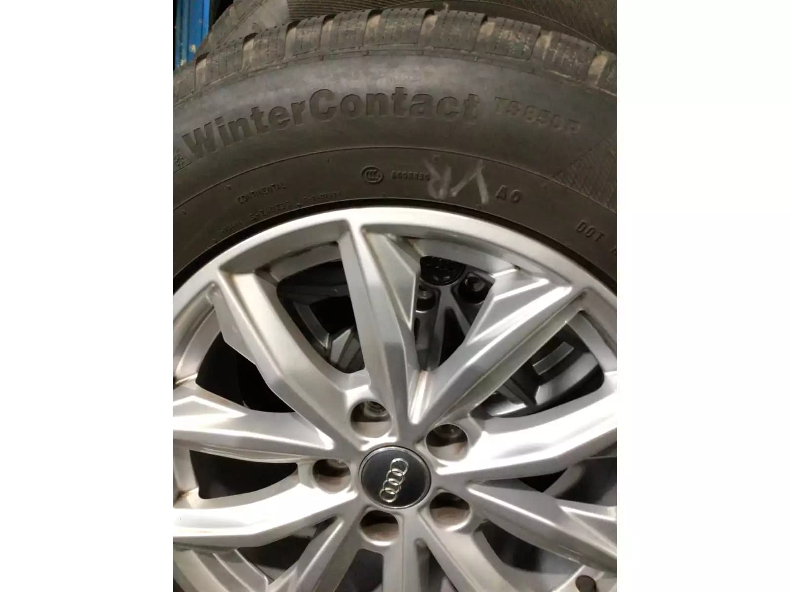 Jantes alu + Pneus hiver 17 235/65 R17 104H - Photo 1