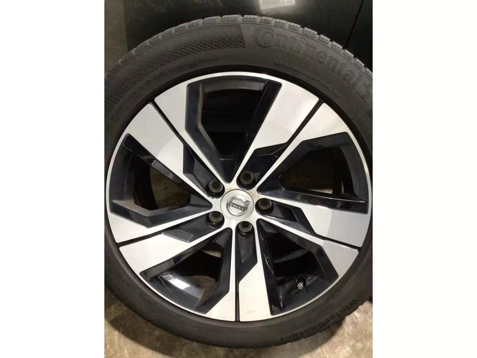 Jantes alu + Pneus hiver 18 215/55 R18 99V - Photo 1