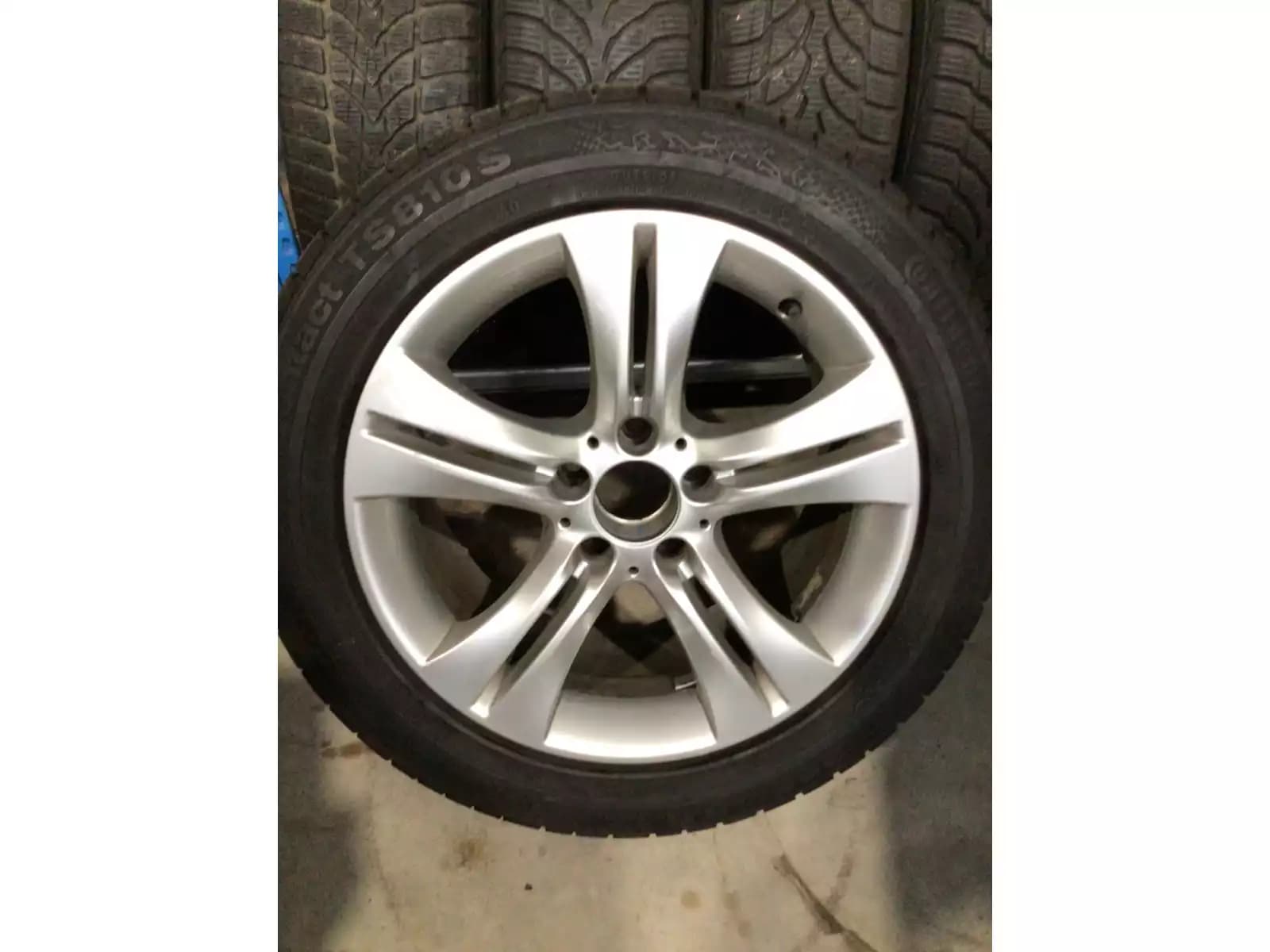 Jantes alu + Pneus hiver 17 255/45 R17 102V - Photo 1
