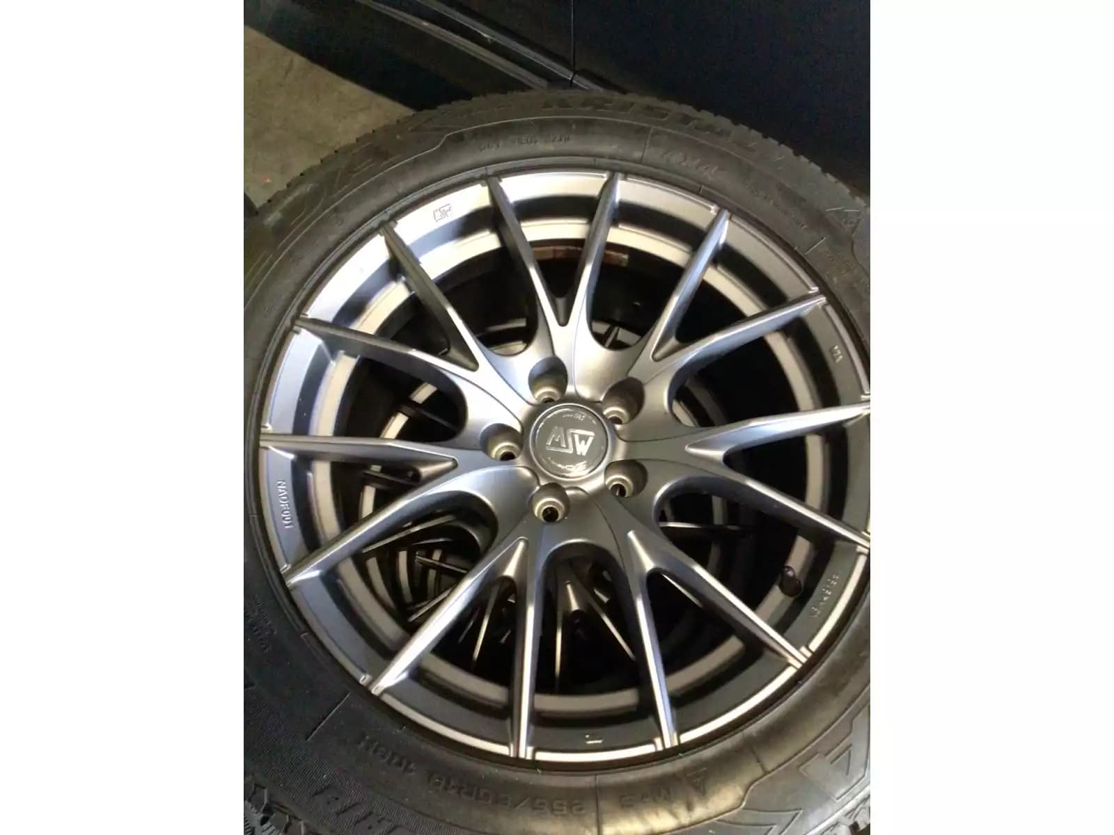Jantes alu + Pneus hiver 18 255/55 R18 109H - Photo 1