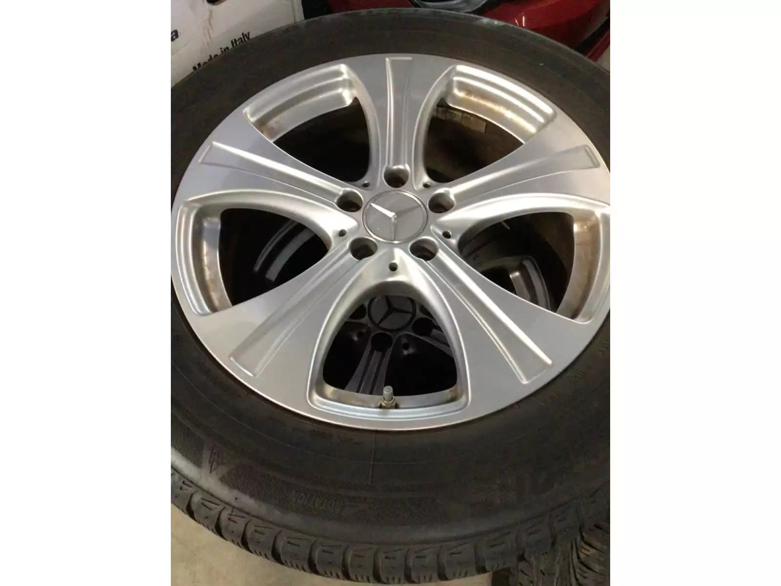 Jantes alu + Pneus hiver 18 235/60 R18 103H - Photo 1