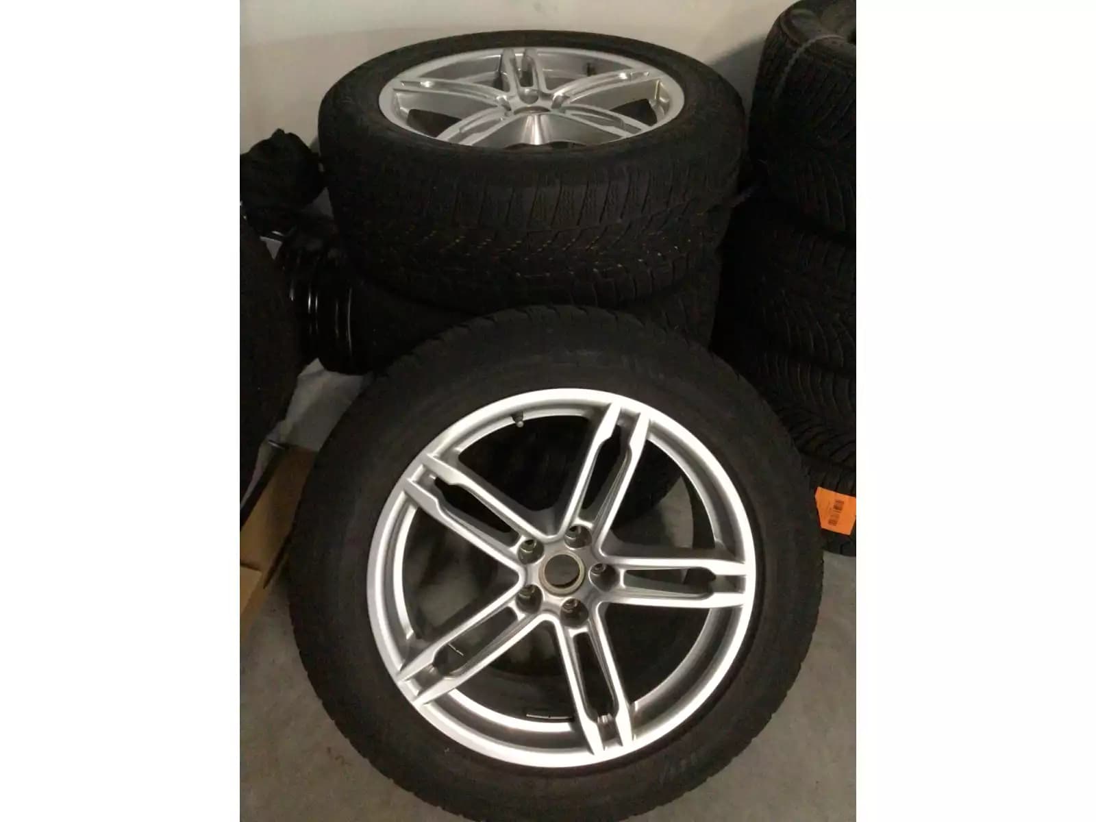 Jantes alu + Pneus hiver 19 235/55 R19 101V - Photo 1