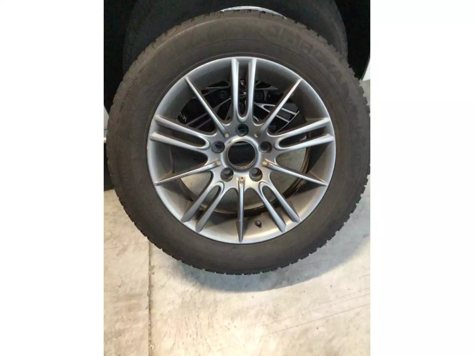 Jantes alu + Pneus hiver 16 205/60 R16 92H - Photo 1