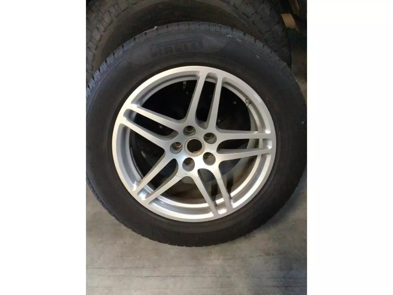 Jantes alu + Pneus hiver 18 255/55 R18 105V - Photo 1