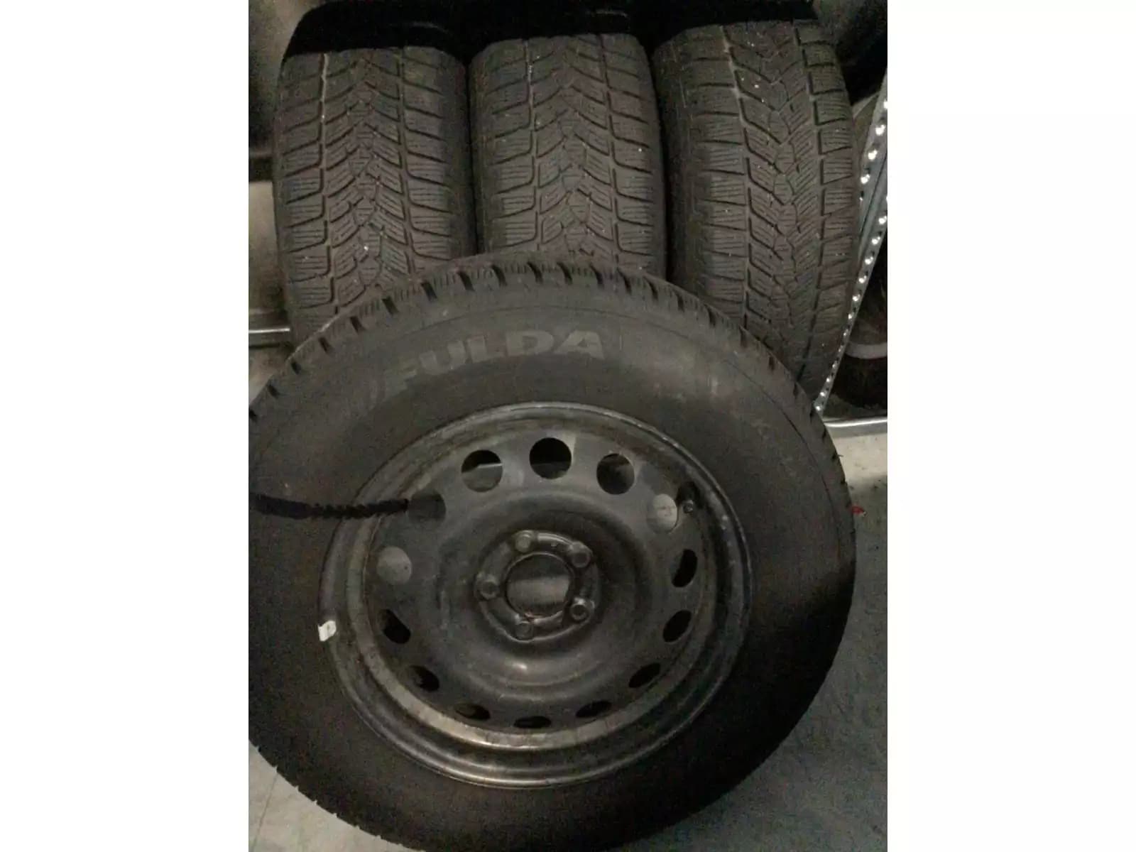 Jantes acier + Pneus hiver 16 215/70 R16 100T - Photo 1