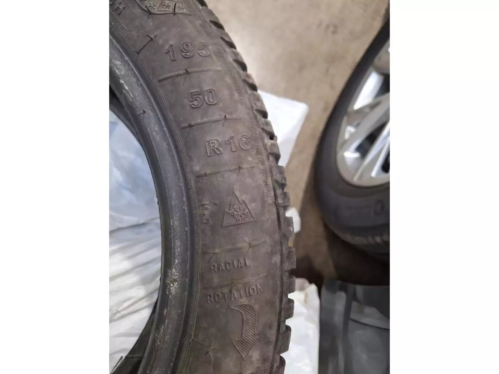 Pneus hiver 16 195/50 R16 88V - Photo 1