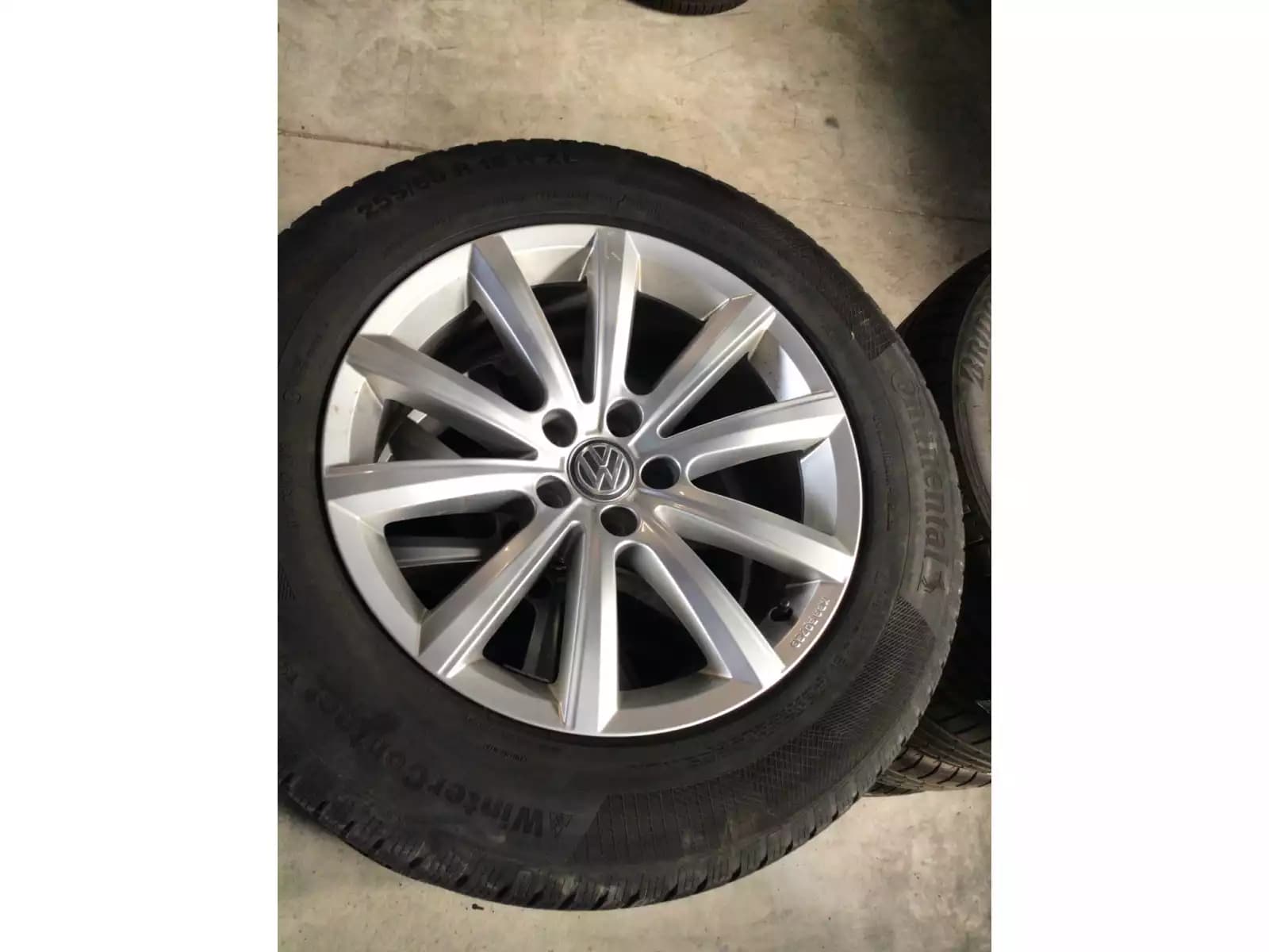 Jantes alu + Pneus hiver 18 255/60 R18 112H - Photo 1