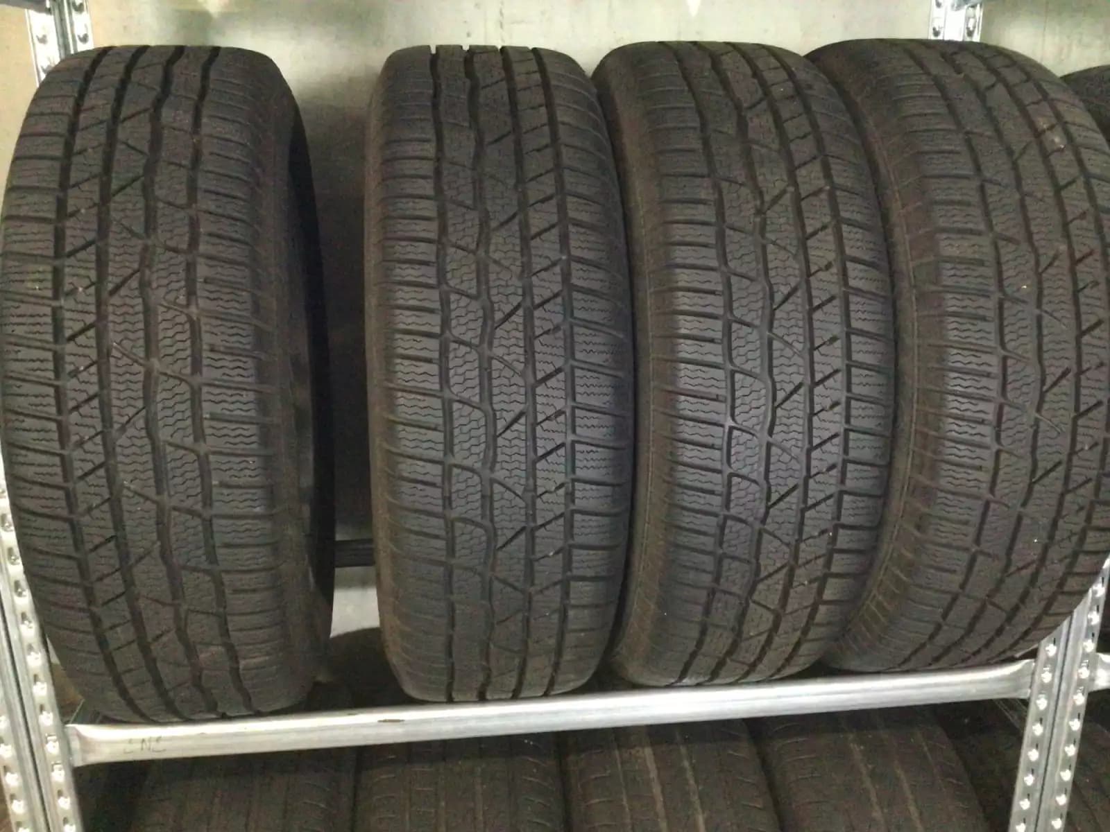 Jantes alu + Pneus hiver 17 215/60 R17 96H - Photo 1