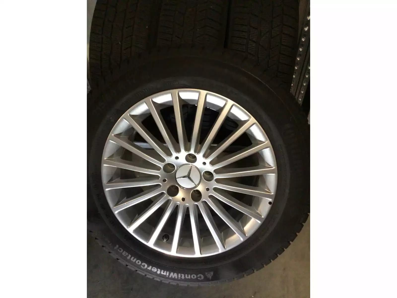 Jantes alu + Pneus hiver 17 215/65 R17 96H - Photo 1
