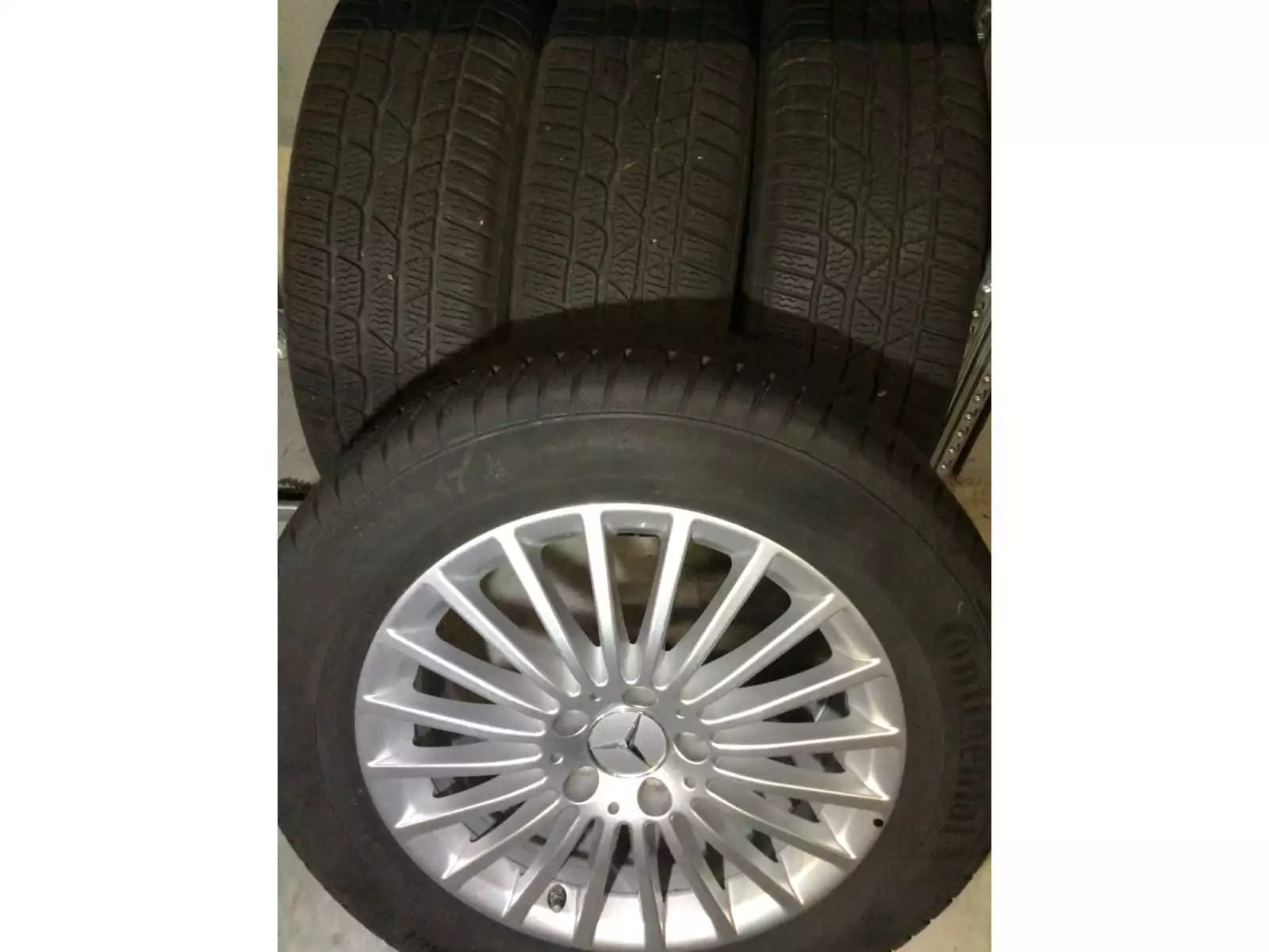 Jantes alu + Pneus hiver 17 215/65 R17 96H - Photo 1