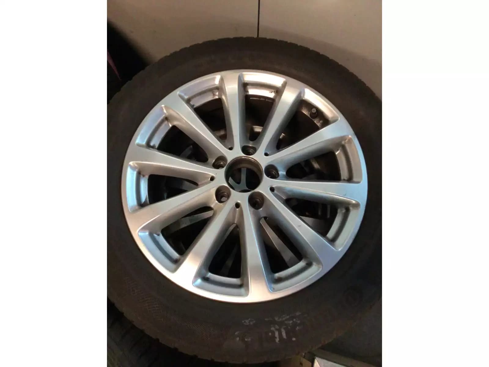 Jantes alu + Pneus hiver 17 225/55 R17 97H - Photo 1