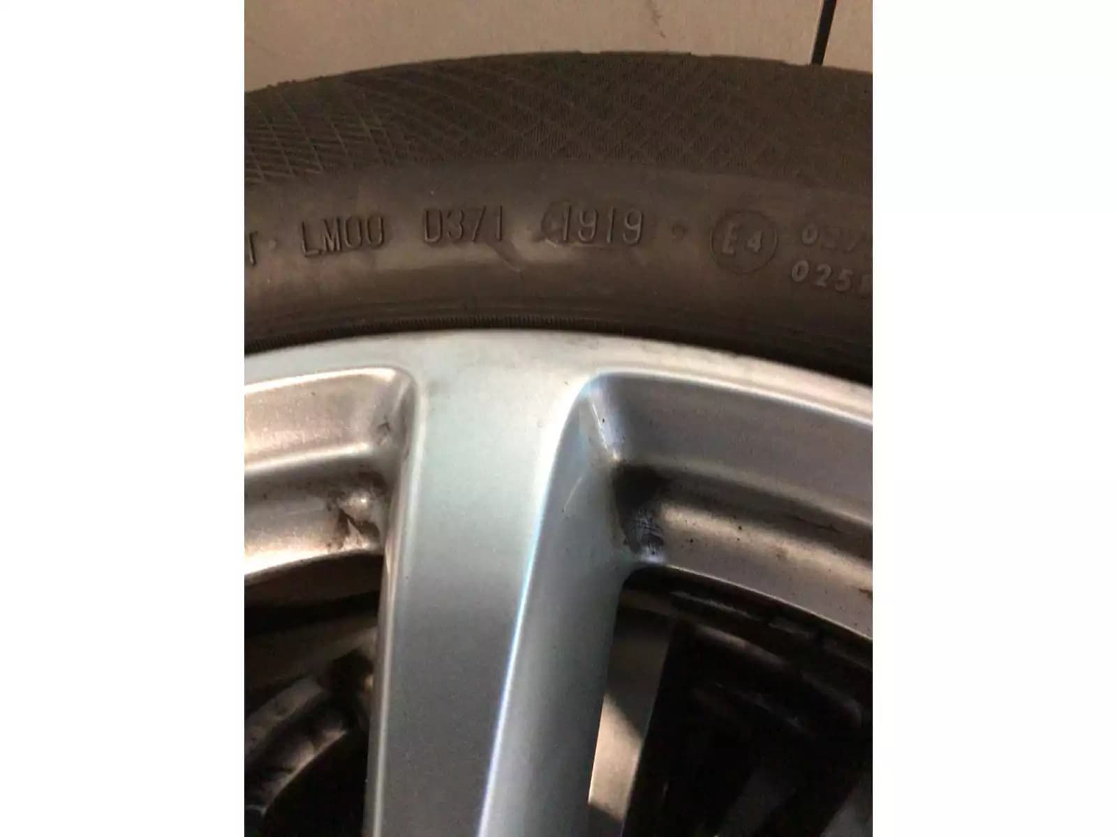 Jantes alu + Pneus hiver 17 225/55 R17 97H - Photo 1