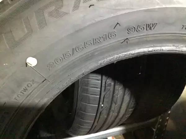 Pneus été 16 205/65 R16 95W - Photo 3