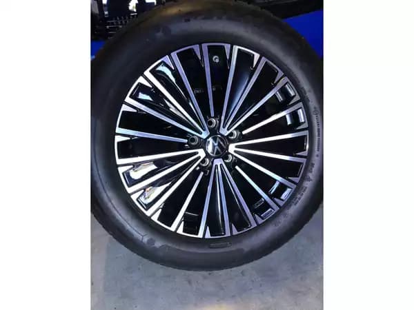Jantes alu + Pneus hiver 18 235/55 R18 104H - Photo 2