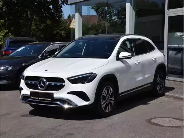 Mercedes-Benz GLA 200 CDI Progressive 8G-Tronic PANO CHFF ADD LANE GPS CAM 1° MAIN - Photo 2