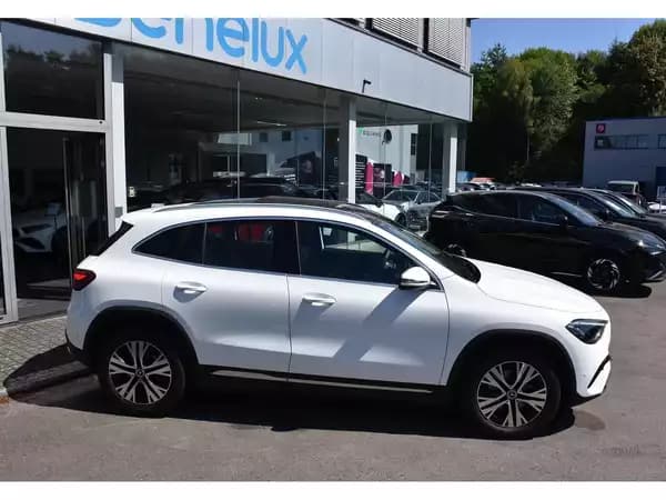 Mercedes-Benz GLA 200 CDI Progressive 8G-Tronic PANO CHFF ADD LANE GPS CAM 1° MAIN - Photo 2