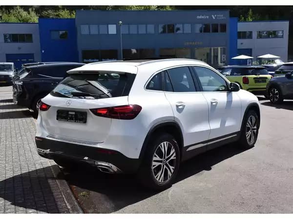 Mercedes-Benz GLA 200 CDI Progressive 8G-Tronic PANO CHFF ADD LANE GPS CAM 1° MAIN - Photo 3