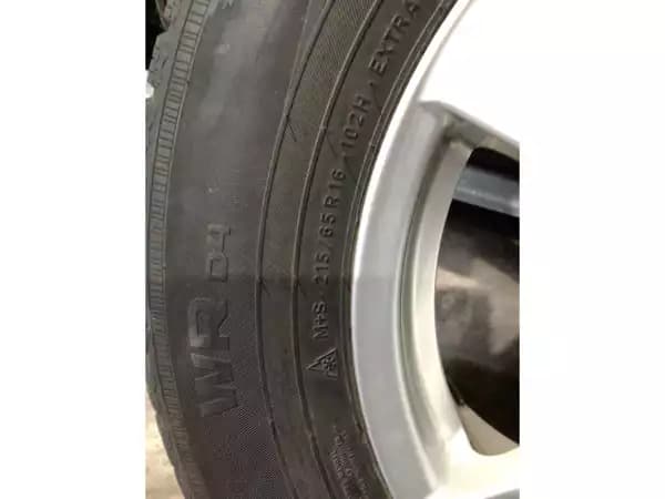 Jantes alu + Pneus hiver 16 215/65 R16 102H - Photo 2