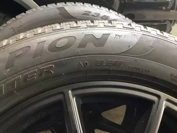 Jantes alu + Pneus hiver 19 255/50 R19 103T - Photo 3